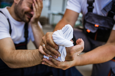 How do worker's compensation weekly payments work in Queensland?
