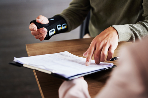 Who is eligible to make a workers compensation claim in Queensland?